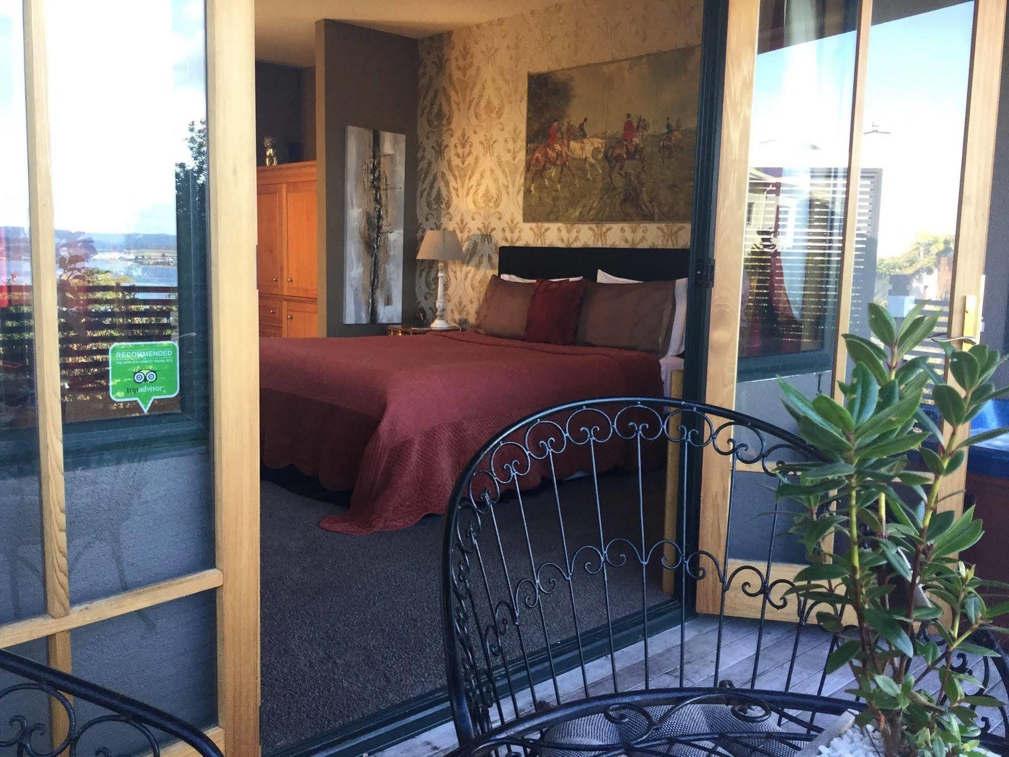 אגם טאופו The Flying Trout Boutique Lodge מראה חיצוני תמונה