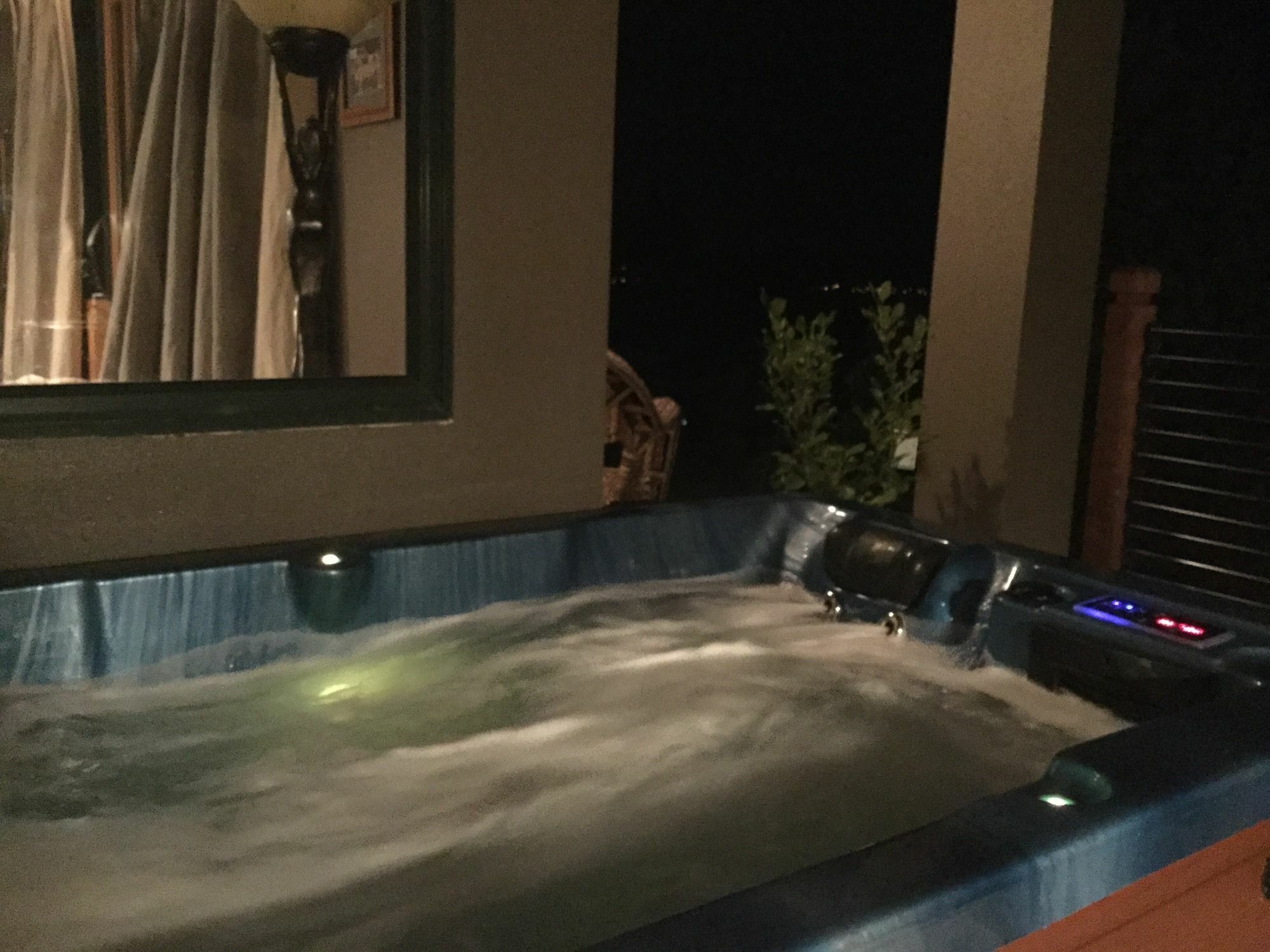 אגם טאופו The Flying Trout Boutique Lodge מראה חיצוני תמונה